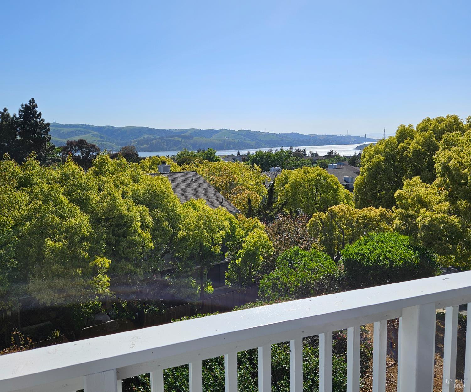 Detail Gallery Image 8 of 22 For 2145 Clearview Cir, Benicia,  CA 94510 - 2 Beds | 2/1 Baths