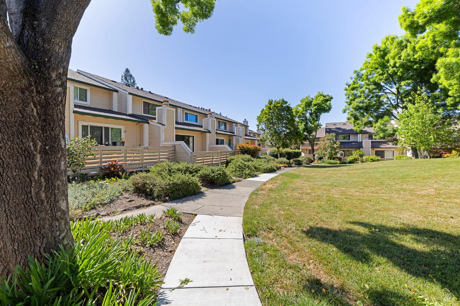 Detail Gallery Image 32 of 34 For 2124 Chianti Dr, Santa Rosa,  CA 95403 - 3 Beds | 2/1 Baths