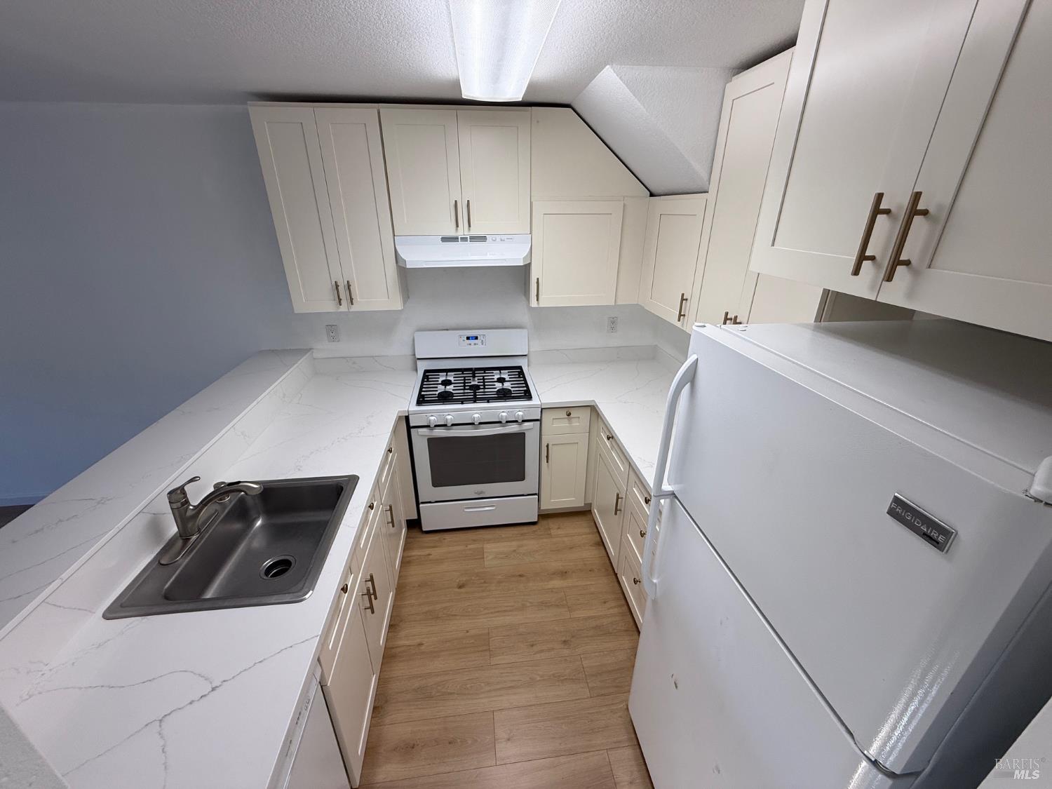 Detail Gallery Image 3 of 29 For 7761 Camino Colegio Dr, Rohnert Park,  CA 94928 - 2 Beds | 2 Baths