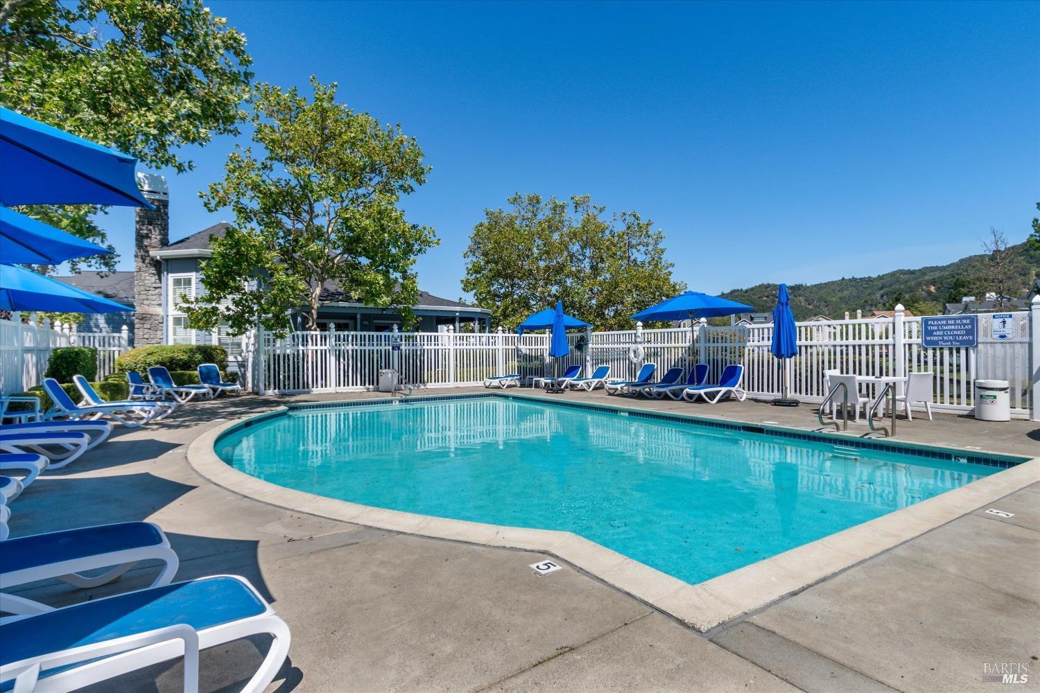 Detail Gallery Image 38 of 60 For 168 Waterside Cir, San Rafael,  CA 94903 - 4 Beds | 3/1 Baths