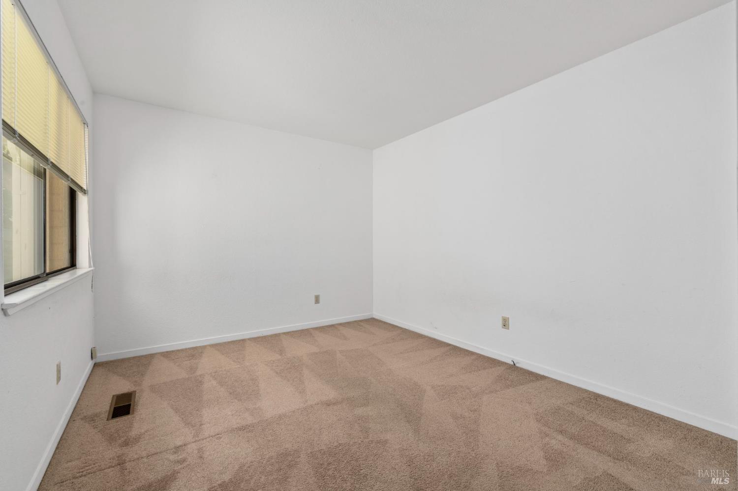 Detail Gallery Image 28 of 34 For 2124 Chianti Dr, Santa Rosa,  CA 95403 - 3 Beds | 2/1 Baths