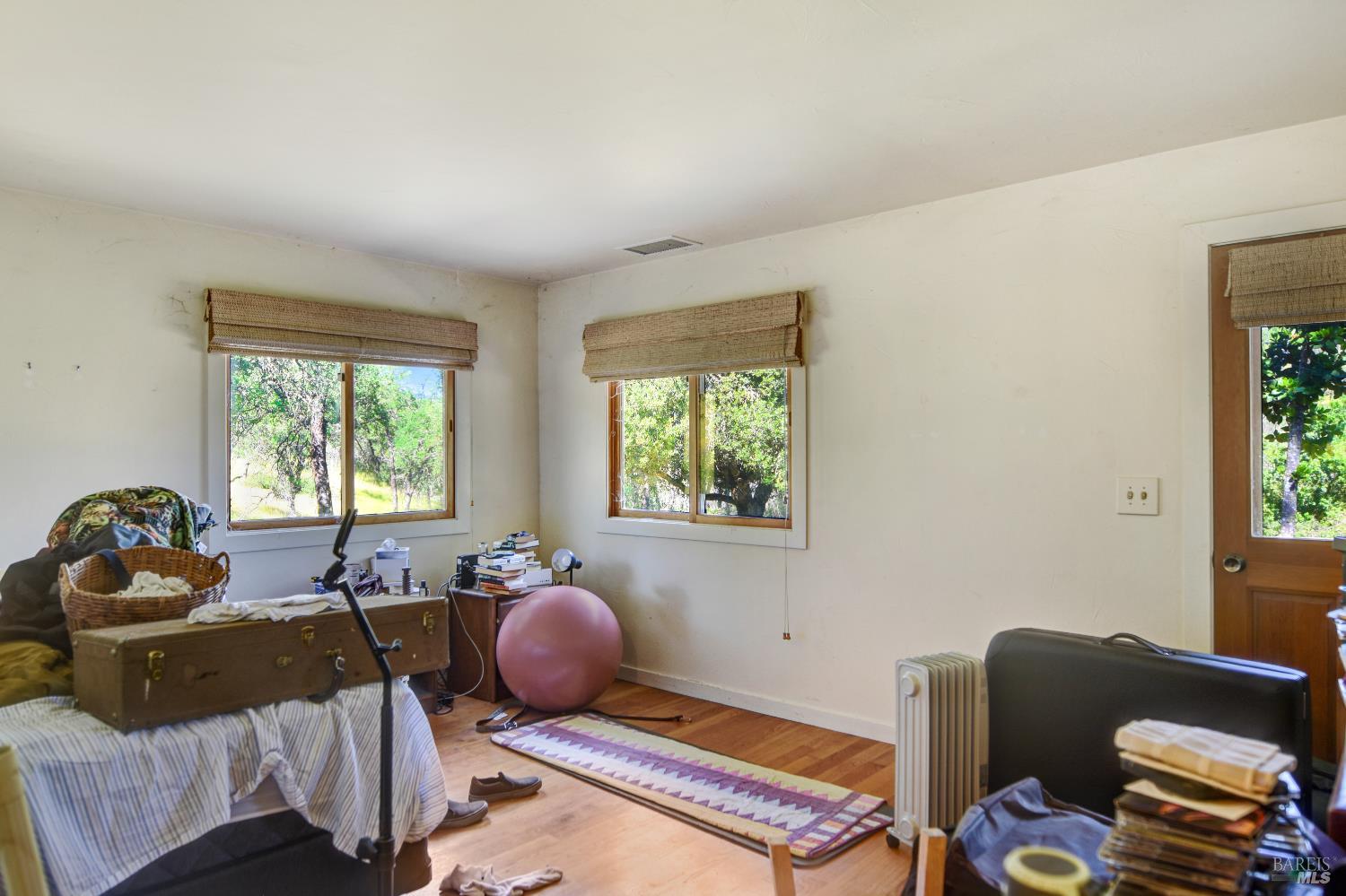 Detail Gallery Image 8 of 28 For 3321 Saint Helena Hwy, Saint Helena,  CA 94574 - 2 Beds | 2 Baths