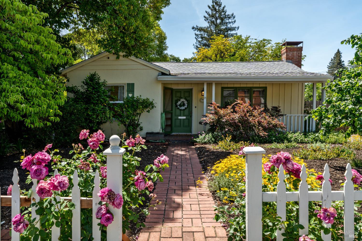 Detail Gallery Image 1 of 29 For 341 Jones St, Ukiah,  CA 95482 - 2 Beds | 1 Baths