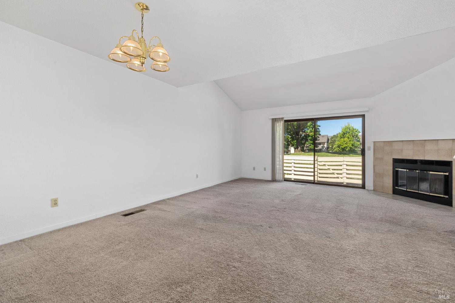 Detail Gallery Image 10 of 34 For 2124 Chianti Dr, Santa Rosa,  CA 95403 - 3 Beds | 2/1 Baths