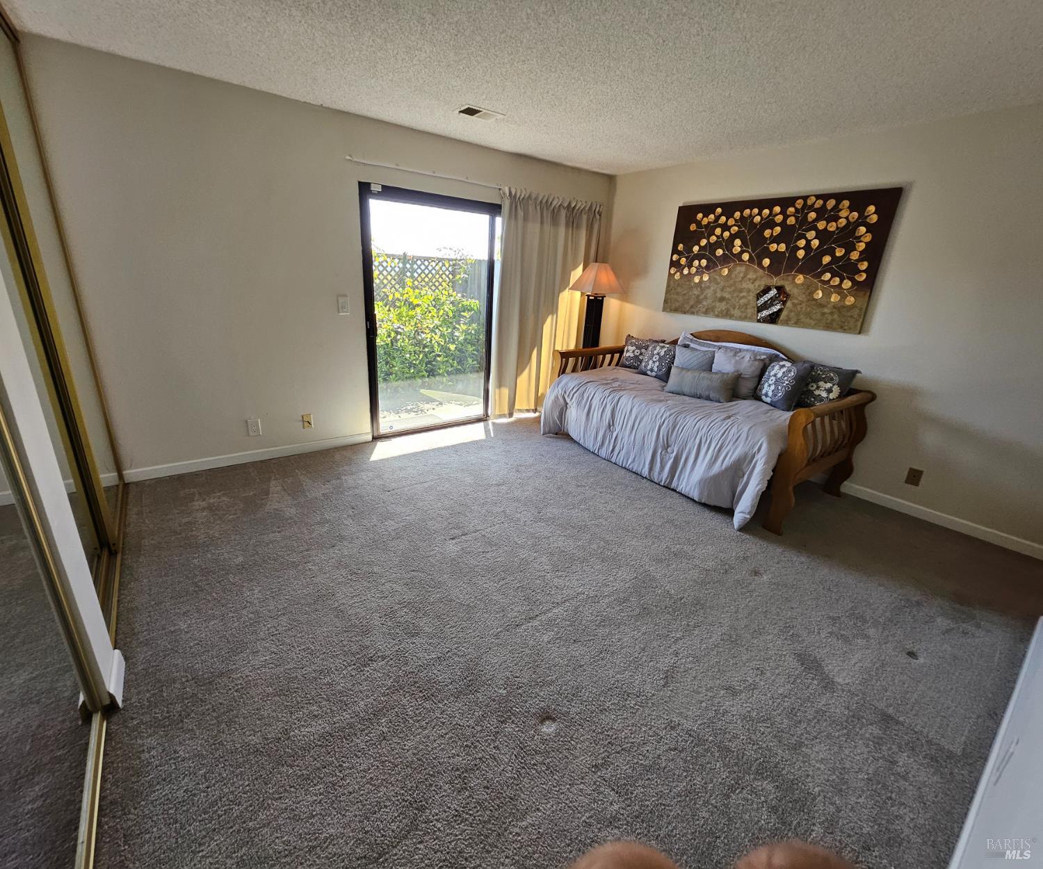 Detail Gallery Image 15 of 22 For 2145 Clearview Cir, Benicia,  CA 94510 - 2 Beds | 2/1 Baths