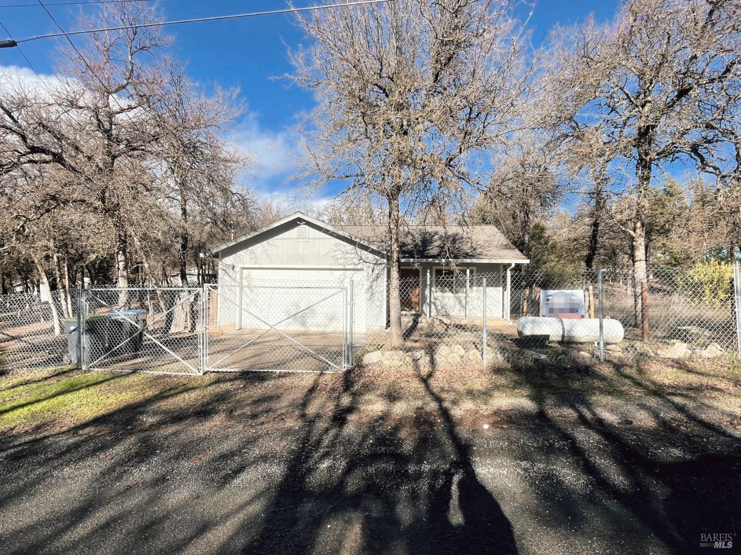 Detail Gallery Image 2 of 27 For 15740 29th Ave, Clearlake,  CA 95422 - 3 Beds | 2 Baths