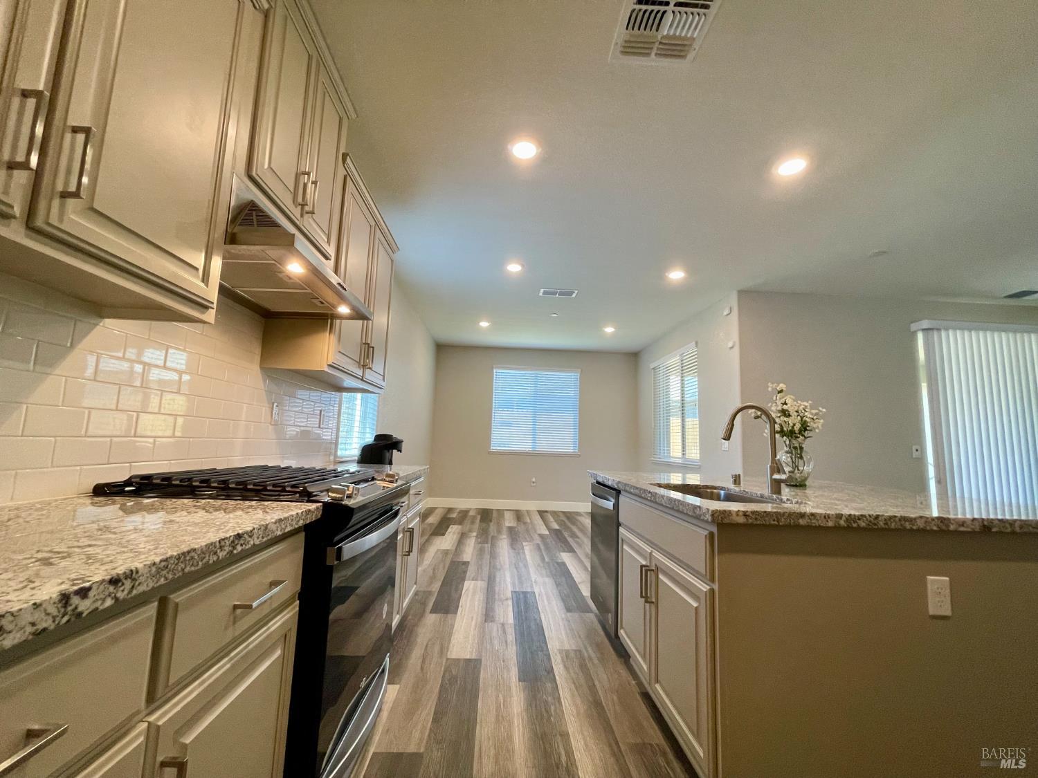 Detail Gallery Image 10 of 33 For 2037 Front Porch Ln, Rio Vista,  CA 94571 - 3 Beds | 2 Baths