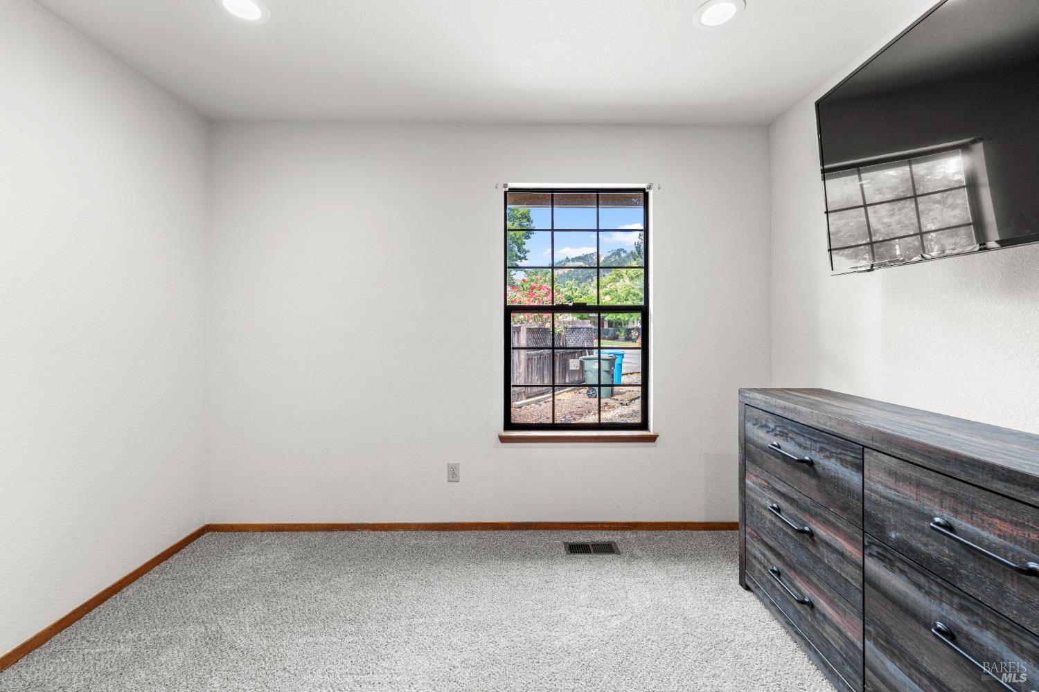 Detail Gallery Image 17 of 26 For 1065 Ne Badger Ct, Santa Rosa,  CA 95409 - 3 Beds | 2 Baths