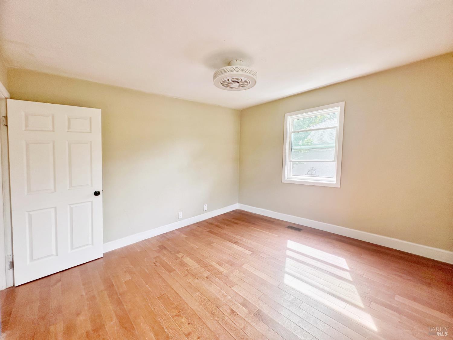 Detail Gallery Image 9 of 44 For 10 Joan Ave, Novato,  CA 94947 - 3 Beds | 1 Baths