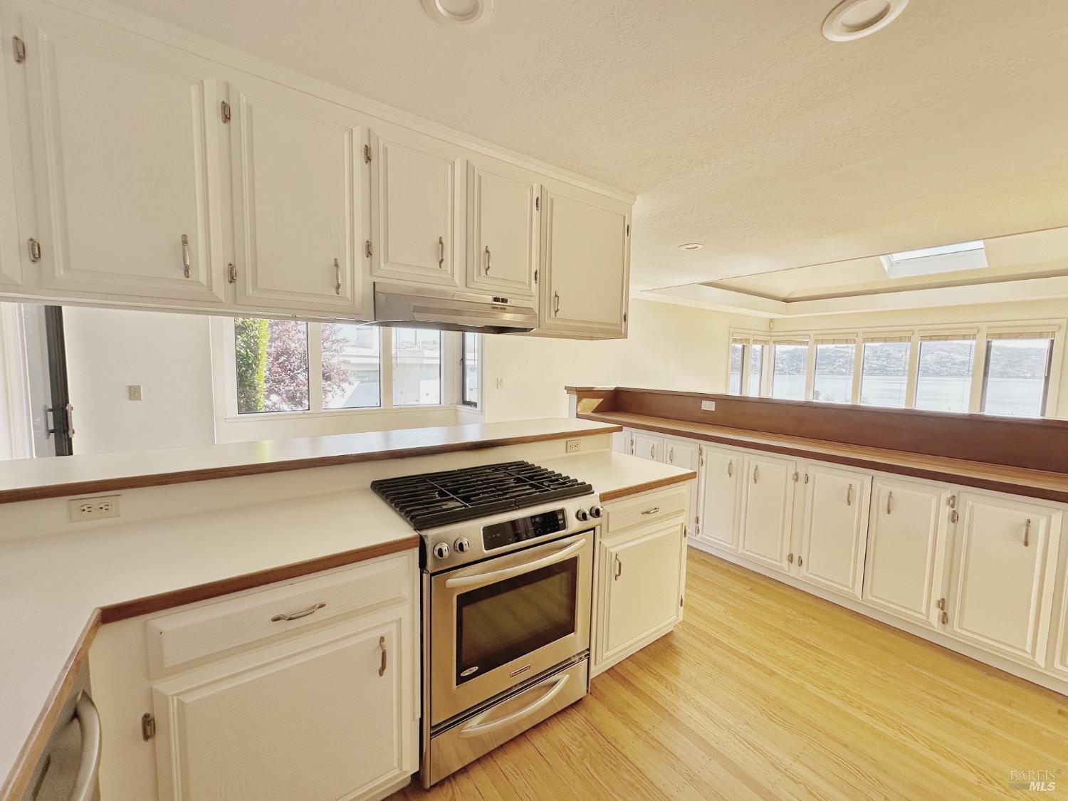 Detail Gallery Image 14 of 84 For 172 Great Circle Dr, Mill Valley,  CA 94941 - 4 Beds | 2/1 Baths
