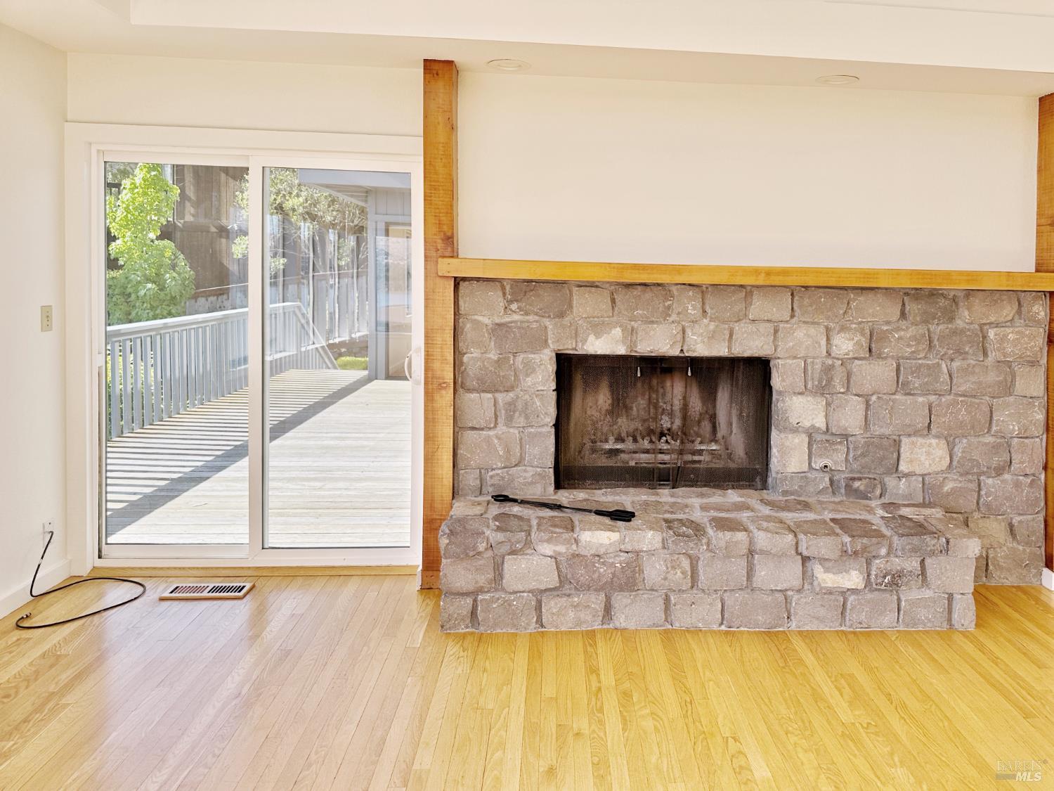 Detail Gallery Image 10 of 84 For 172 Great Circle Dr, Mill Valley,  CA 94941 - 4 Beds | 2/1 Baths
