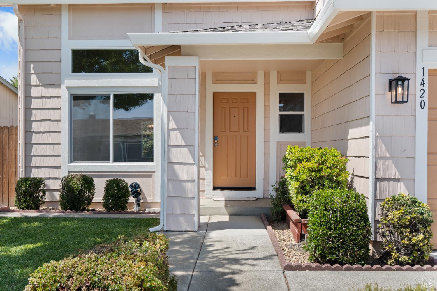 Detail Gallery Image 4 of 37 For 1420 Plumas Dr, Suisun City,  CA 94585 - 4 Beds | 2/1 Baths