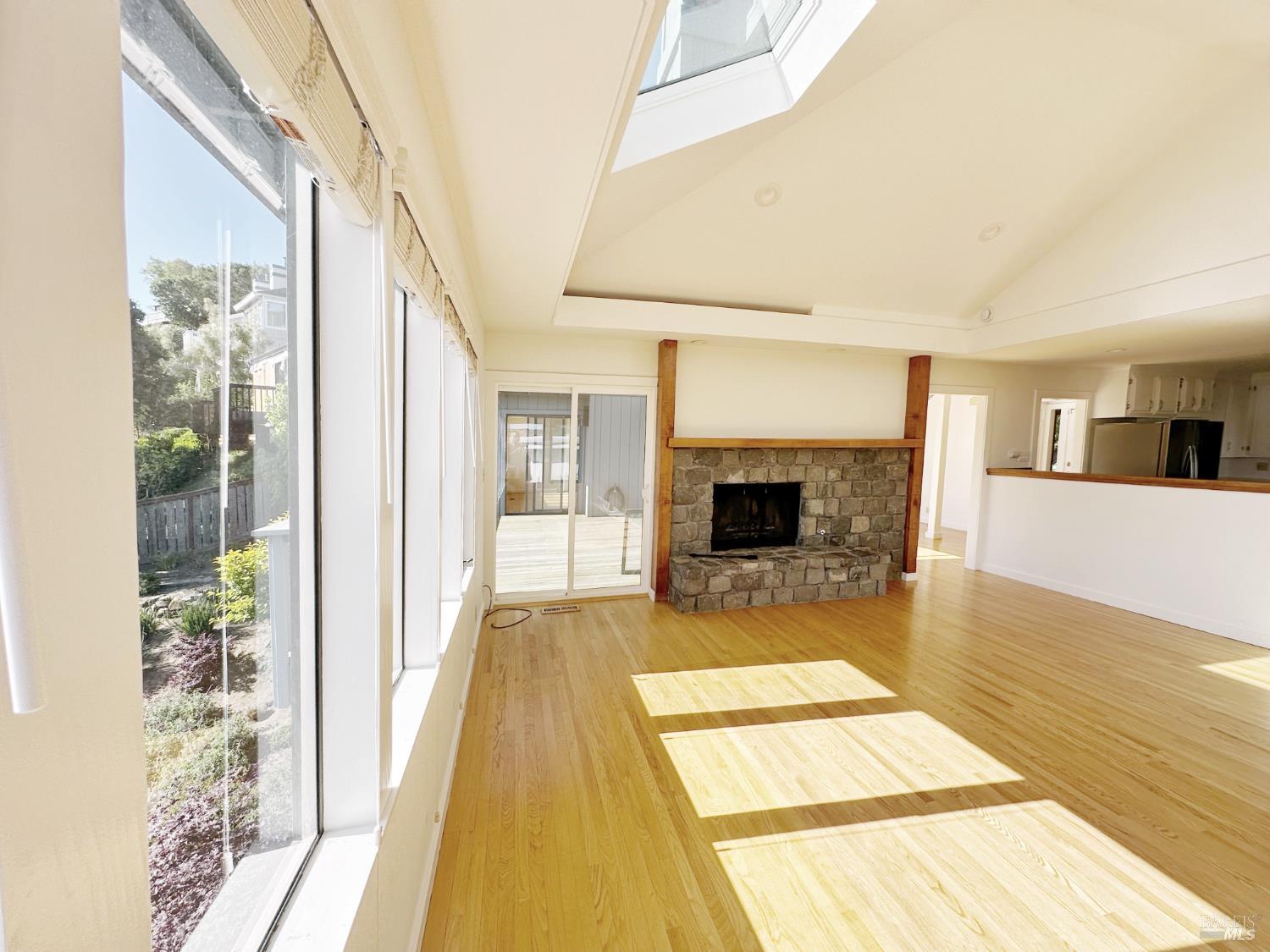 Detail Gallery Image 5 of 84 For 172 Great Circle Dr, Mill Valley,  CA 94941 - 4 Beds | 2/1 Baths