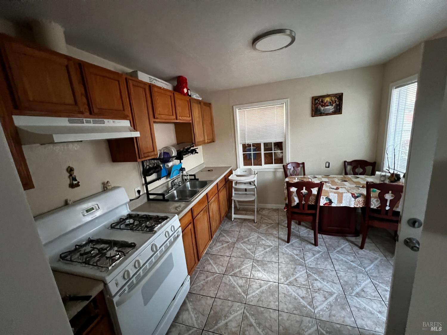 Detail Gallery Image 5 of 9 For 829 Apple St, Oakland,  CA 94603 - – Beds | – Baths