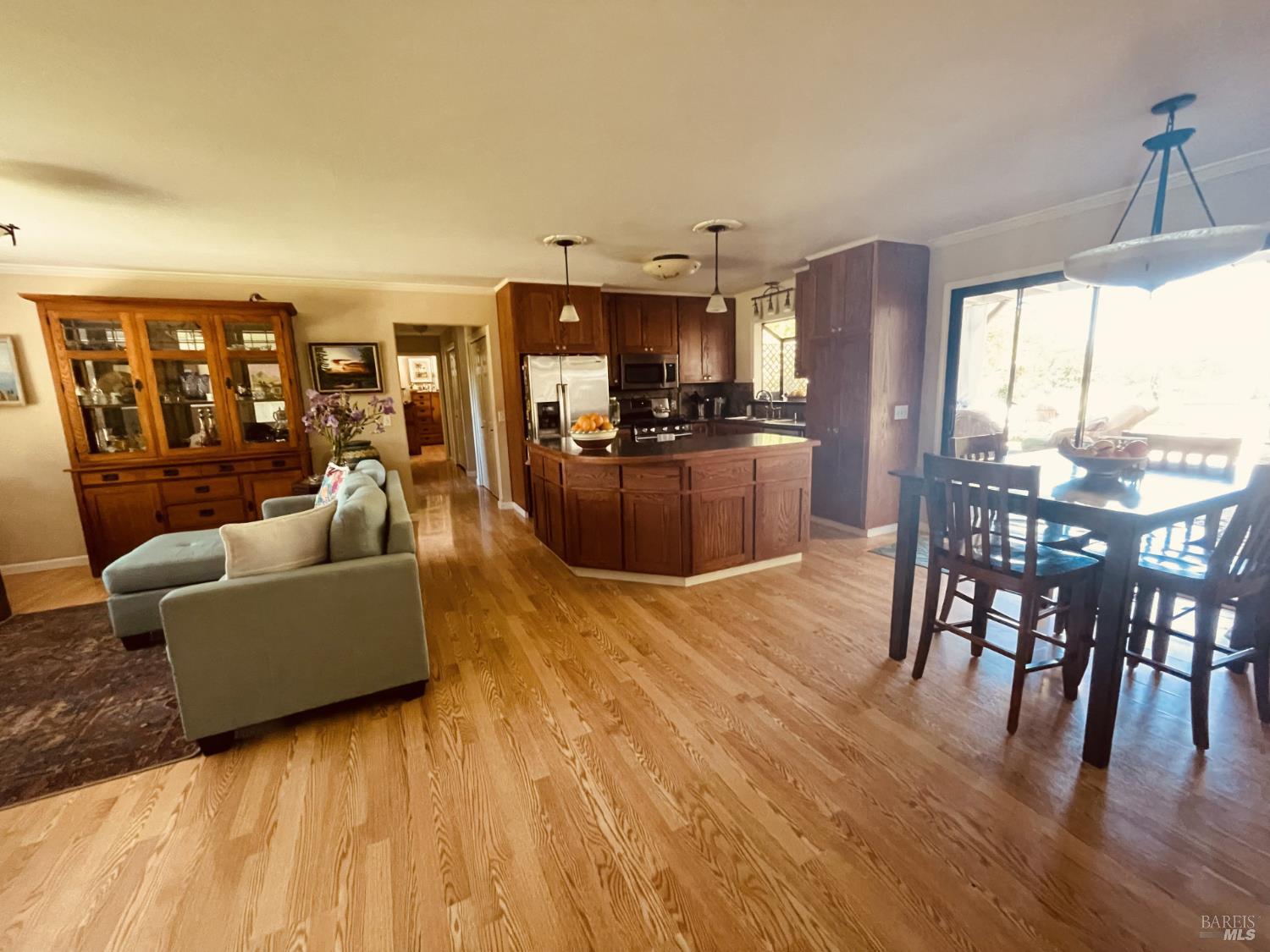 Detail Gallery Image 9 of 28 For 360 Milani Dr, Ukiah,  CA 95482 - 3 Beds | 2 Baths