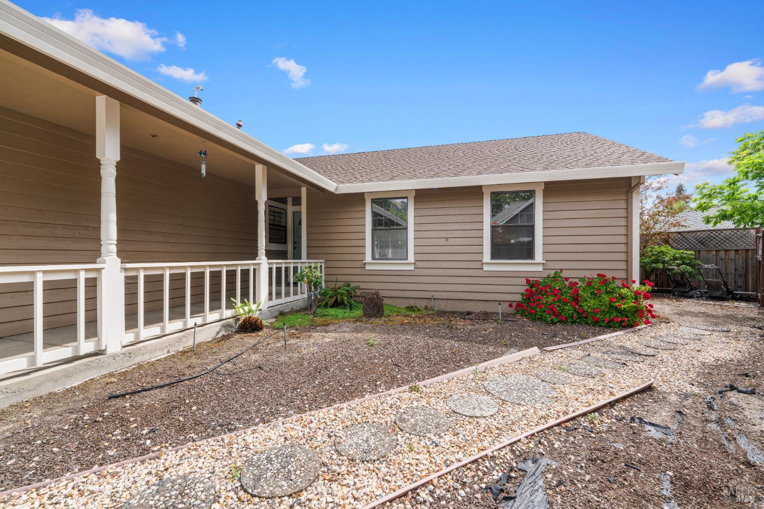 Detail Gallery Image 4 of 26 For 1065 Ne Badger Ct, Santa Rosa,  CA 95409 - 3 Beds | 2 Baths