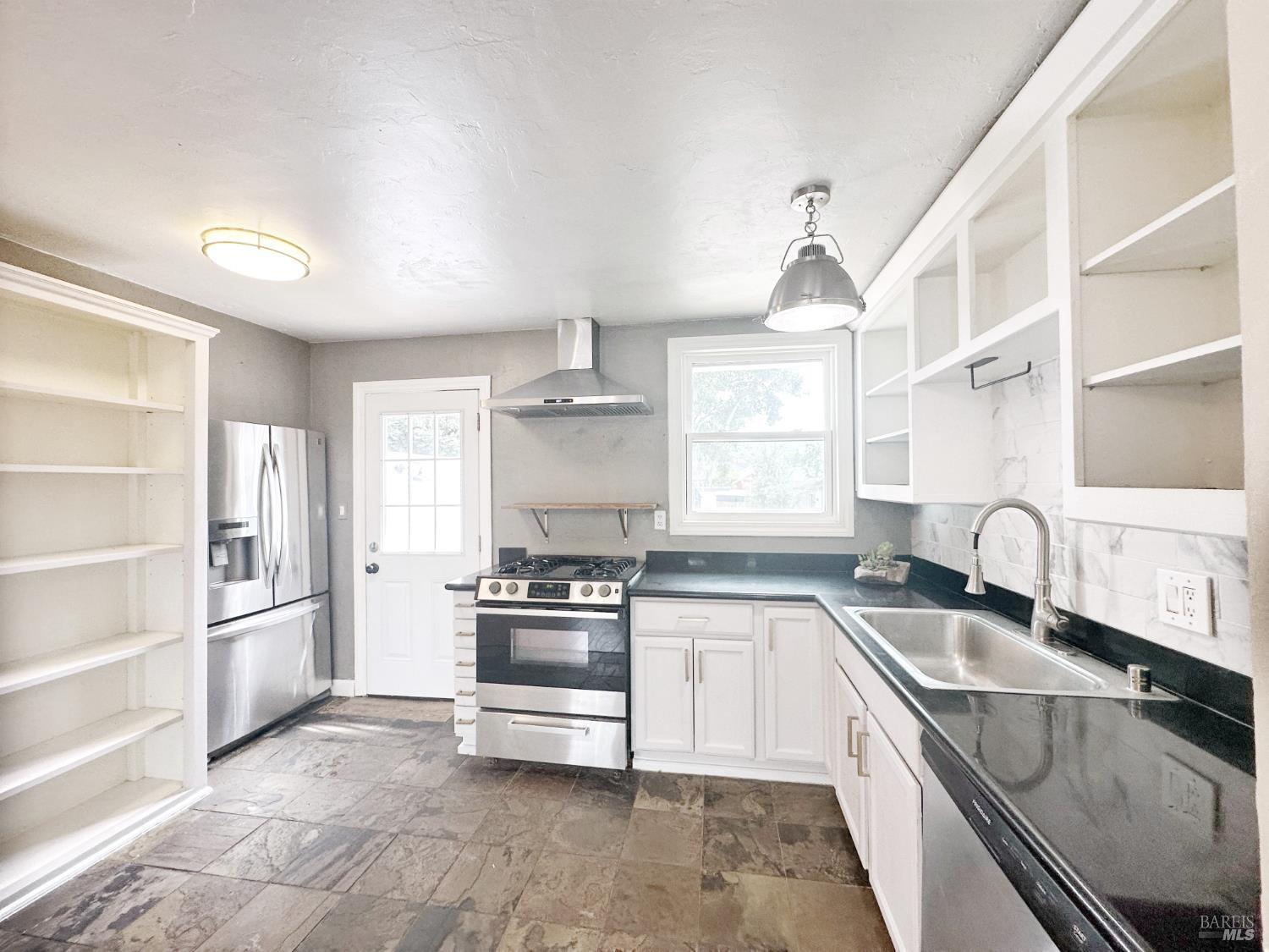 Detail Gallery Image 14 of 44 For 10 Joan Ave, Novato,  CA 94947 - 3 Beds | 1 Baths