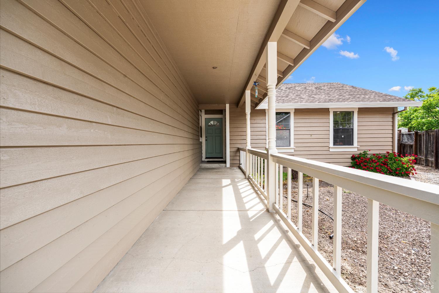Detail Gallery Image 5 of 26 For 1065 Ne Badger Ct, Santa Rosa,  CA 95409 - 3 Beds | 2 Baths