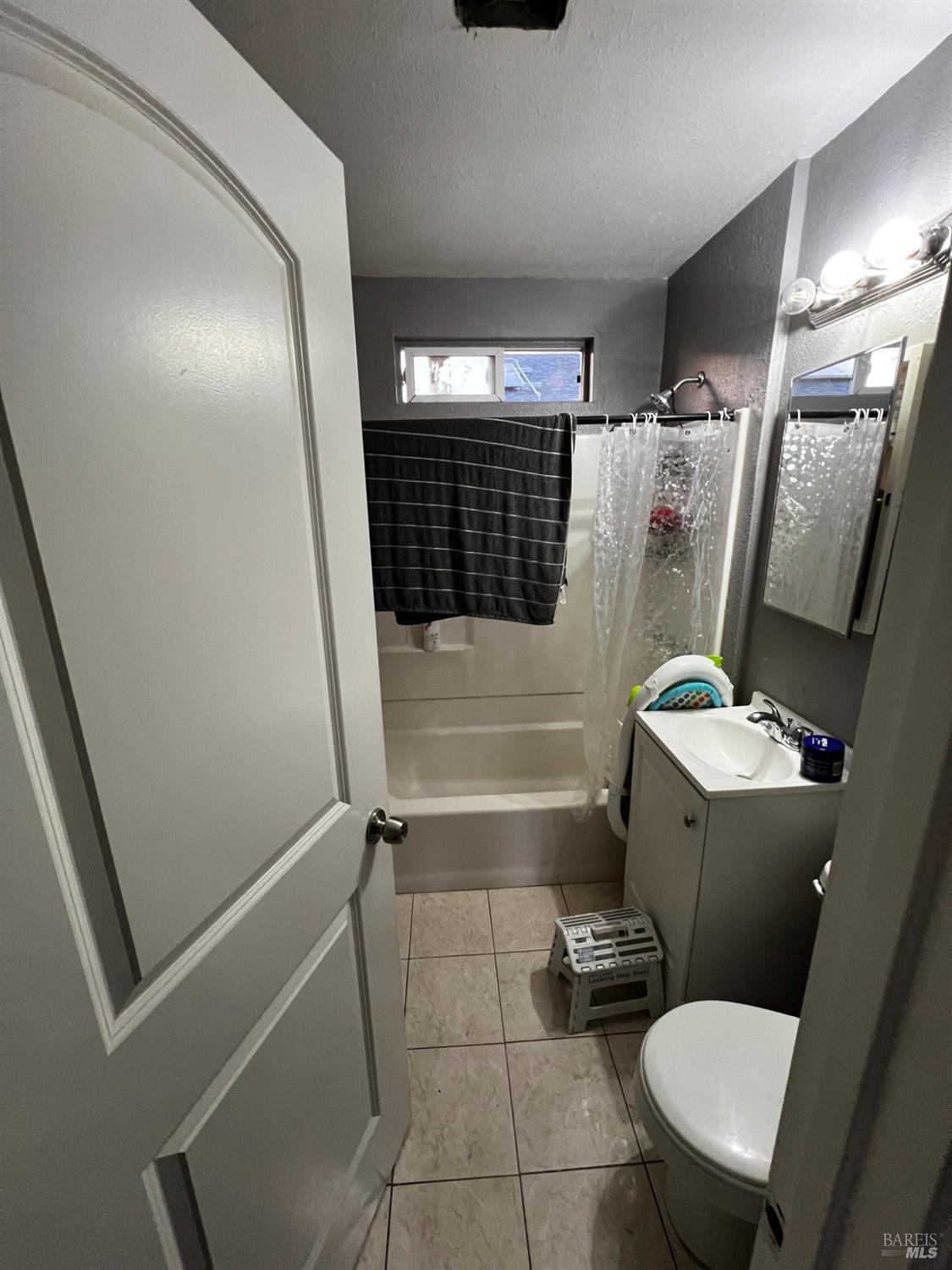 Detail Gallery Image 8 of 9 For 829 Apple St, Oakland,  CA 94603 - – Beds | – Baths