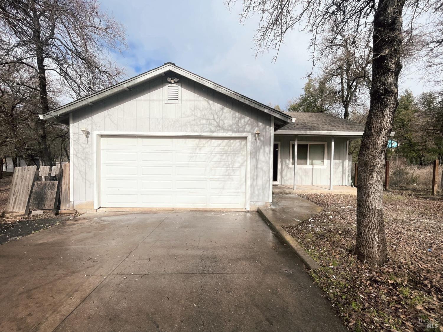 Detail Gallery Image 1 of 27 For 15740 29th Ave, Clearlake,  CA 95422 - 3 Beds | 2 Baths