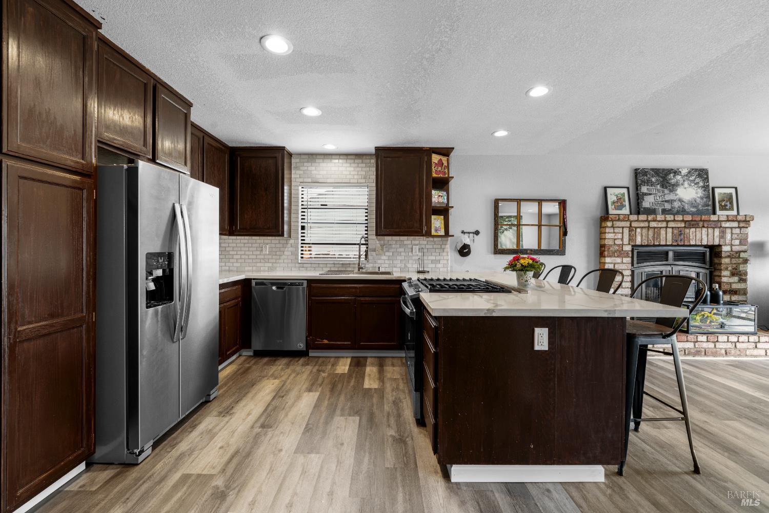 Detail Gallery Image 12 of 26 For 1065 Ne Badger Ct, Santa Rosa,  CA 95409 - 3 Beds | 2 Baths