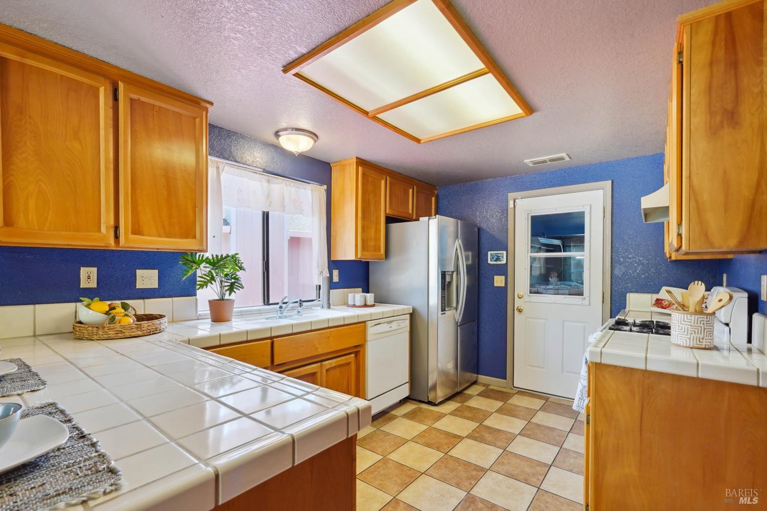 Detail Gallery Image 15 of 72 For 766 Morissette Way, Vacaville,  CA 95687 - 3 Beds | 2/1 Baths