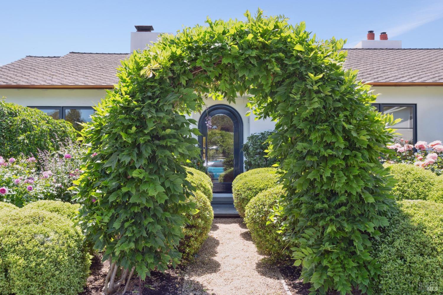 Detail Gallery Image 3 of 97 For 549 Talbot Ave, Santa Rosa,  CA 95405 - 2 Beds | 1/1 Baths