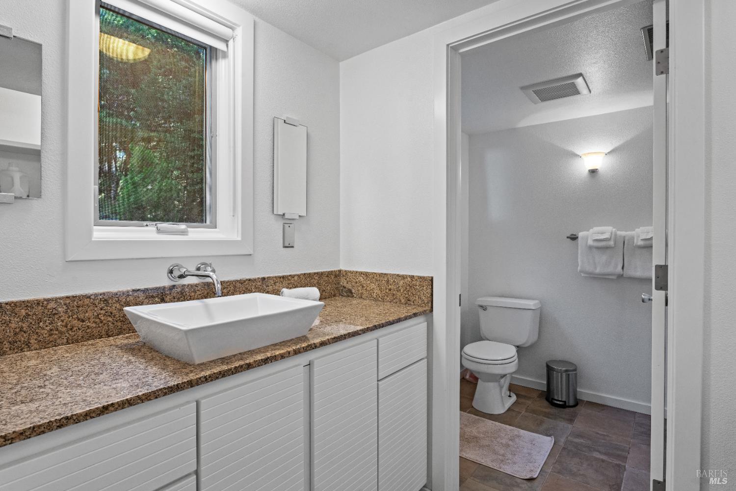 Detail Gallery Image 9 of 27 For 32851 Leofs Ln, Fort Bragg,  CA 95437 - 3 Beds | 3 Baths