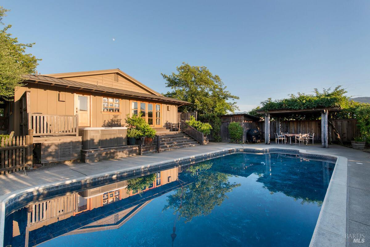 Detail Gallery Image 10 of 52 For 430 Pratt Ave, Saint Helena,  CA 94574 - 4 Beds | 4 Baths