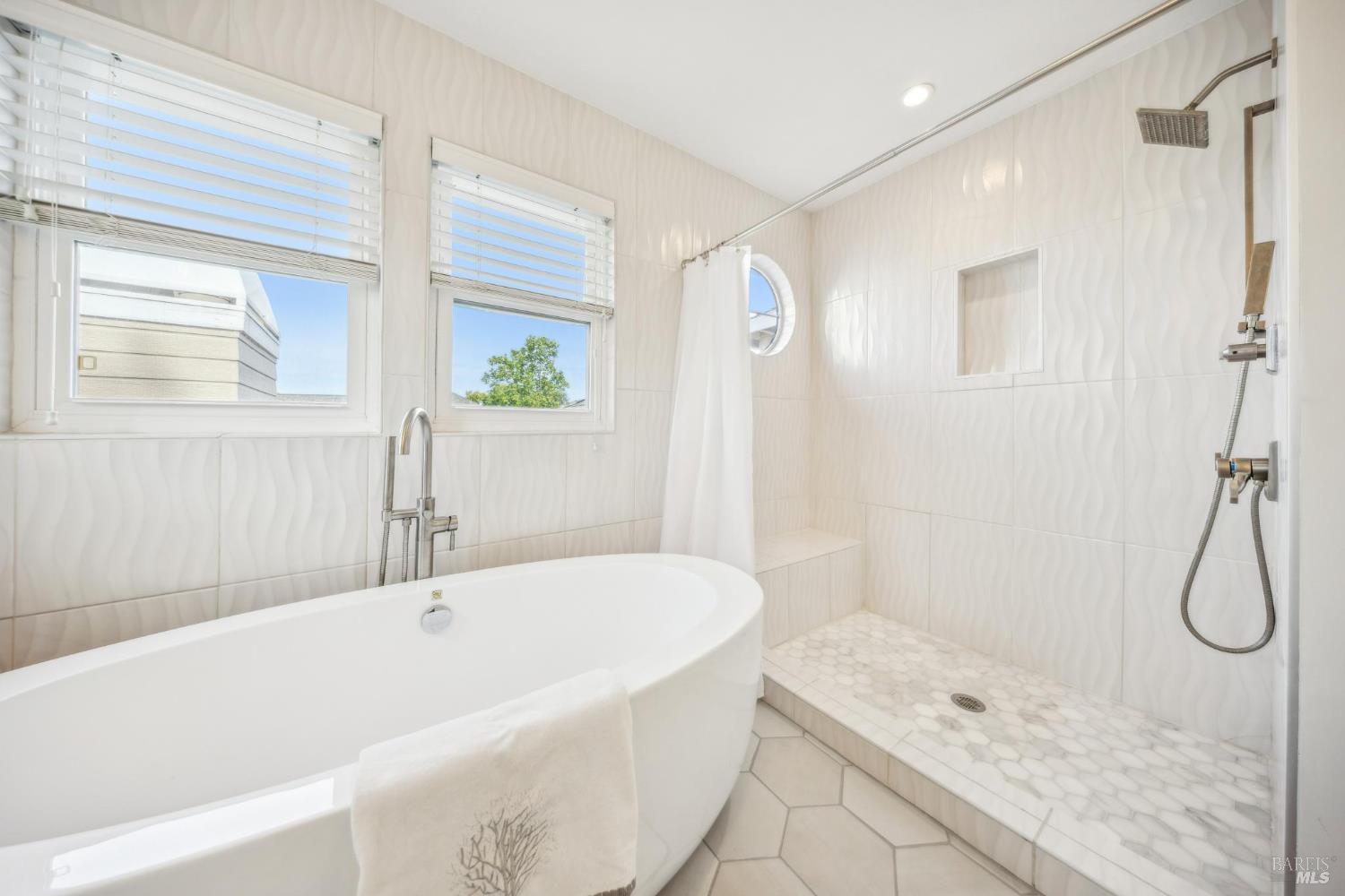 Detail Gallery Image 23 of 55 For 110 Baypoint Dr, San Rafael,  CA 94901 - 4 Beds | 3 Baths