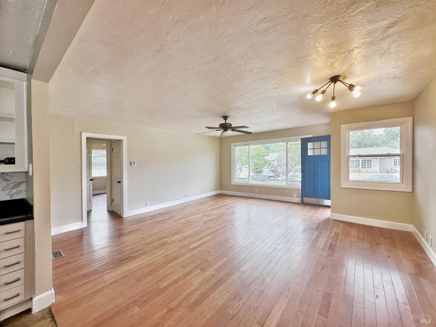 Detail Gallery Image 2 of 44 For 10 Joan Ave, Novato,  CA 94947 - 3 Beds | 1 Baths