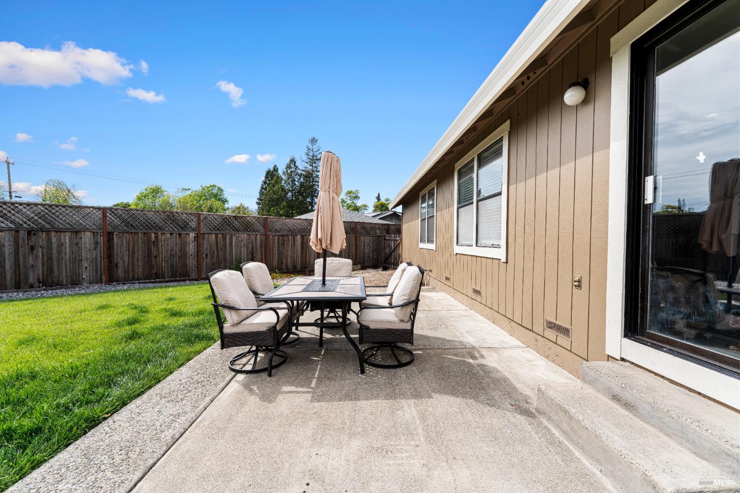 Detail Gallery Image 26 of 26 For 1065 Ne Badger Ct, Santa Rosa,  CA 95409 - 3 Beds | 2 Baths