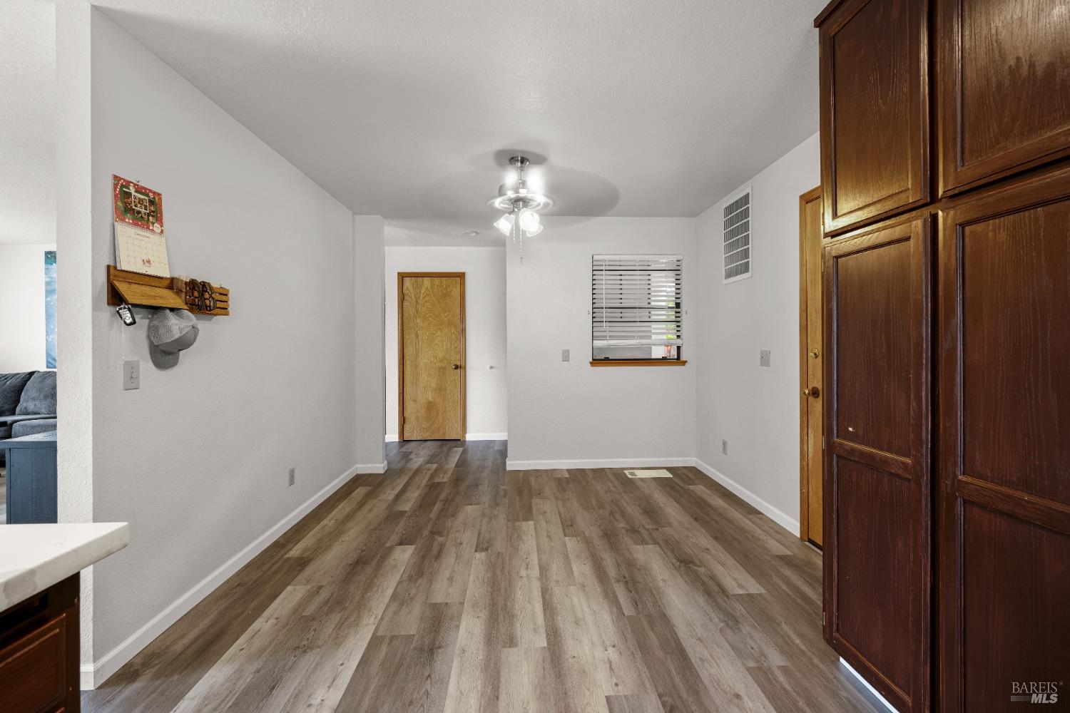 Detail Gallery Image 14 of 26 For 1065 Ne Badger Ct, Santa Rosa,  CA 95409 - 3 Beds | 2 Baths