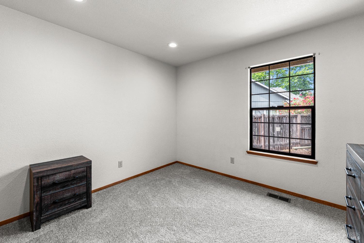 Detail Gallery Image 18 of 26 For 1065 Ne Badger Ct, Santa Rosa,  CA 95409 - 3 Beds | 2 Baths