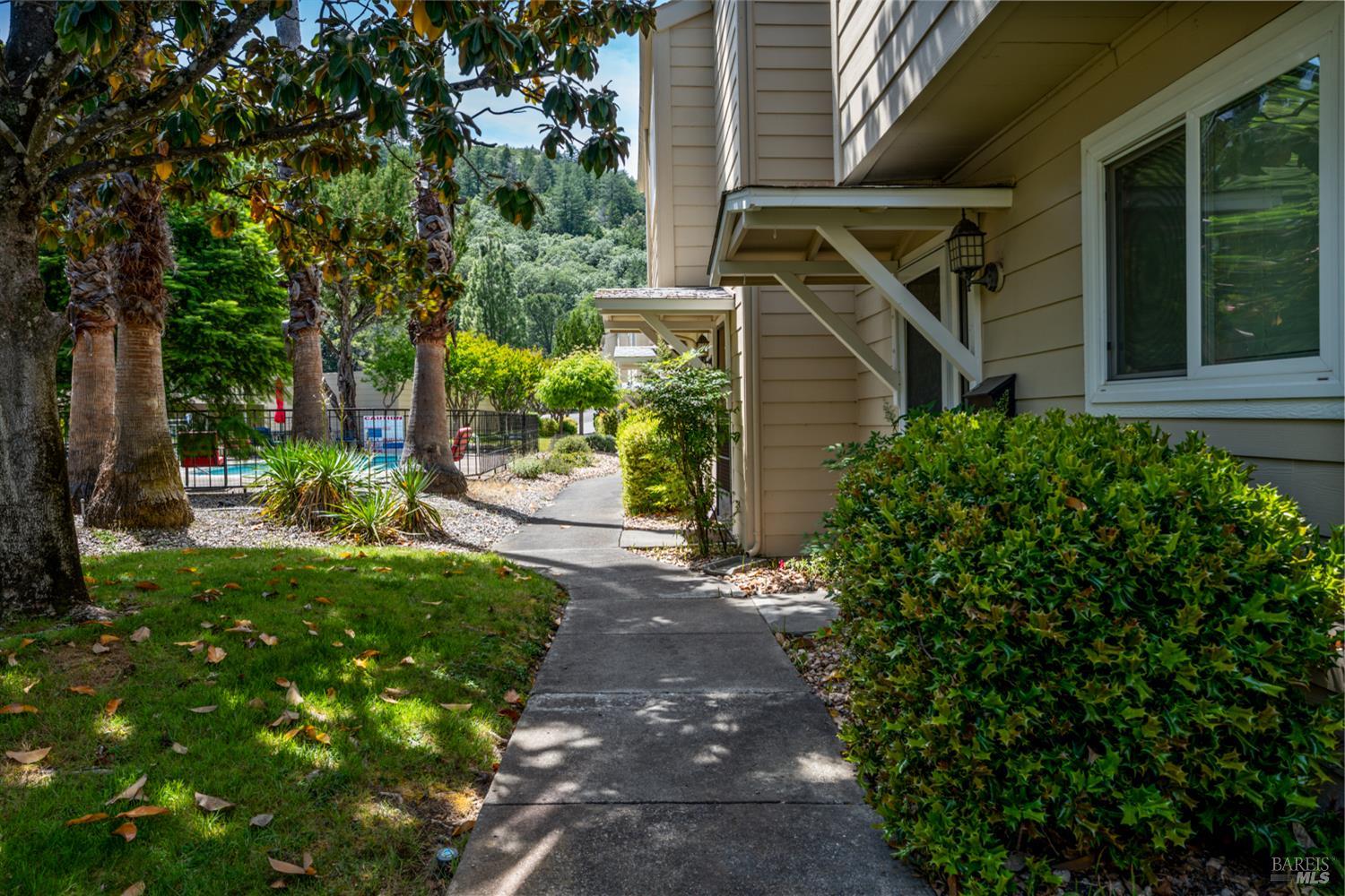 Detail Gallery Image 28 of 30 For 280 San Jacinta Dr #J,  Ukiah,  CA 95482 - 2 Beds | 2/1 Baths