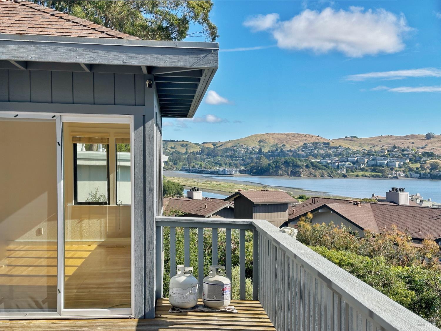 Detail Gallery Image 30 of 84 For 172 Great Circle Dr, Mill Valley,  CA 94941 - 4 Beds | 2/1 Baths