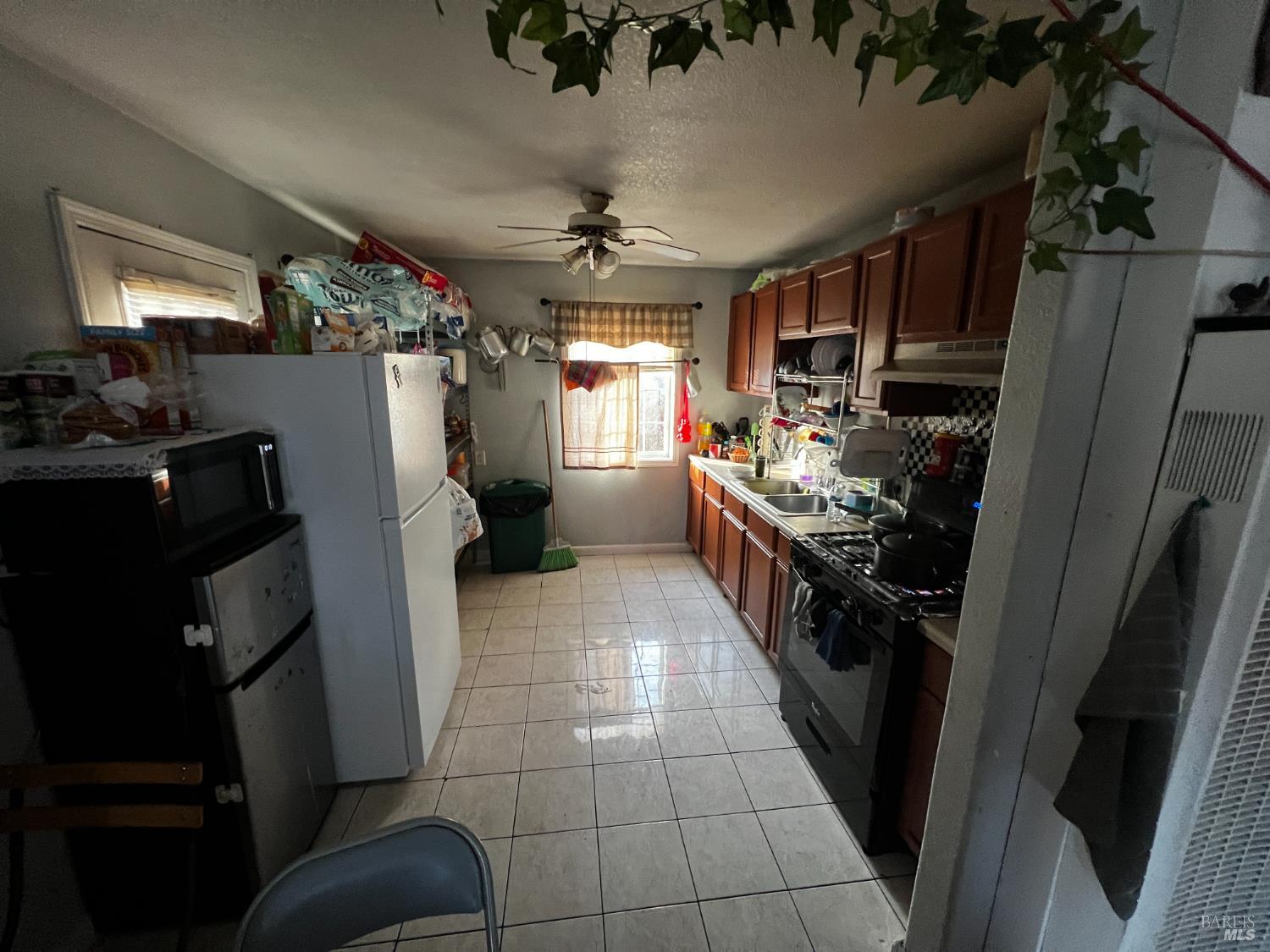 Detail Gallery Image 6 of 9 For 829 Apple St, Oakland,  CA 94603 - – Beds | – Baths