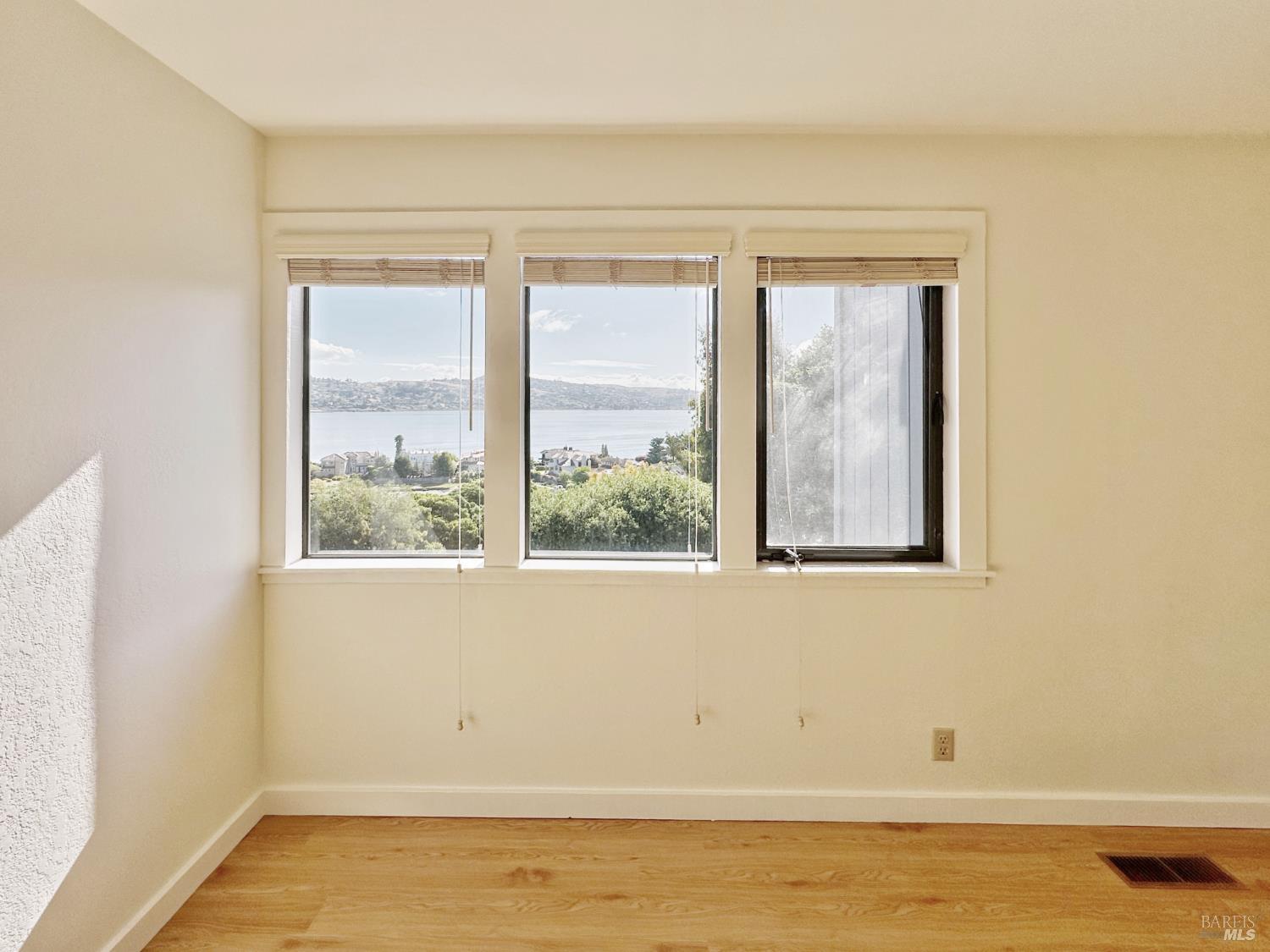 Detail Gallery Image 42 of 84 For 172 Great Circle Dr, Mill Valley,  CA 94941 - 4 Beds | 2/1 Baths