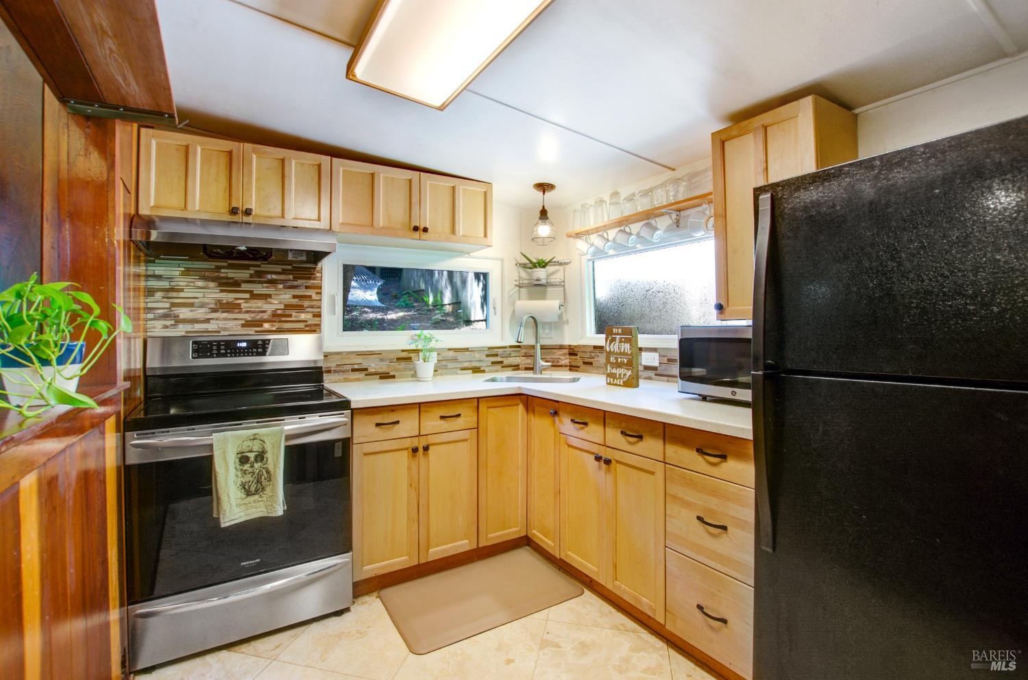 Detail Gallery Image 3 of 39 For 10236 Old River Rd, Forestville,  CA 95436 - 2 Beds | 2 Baths