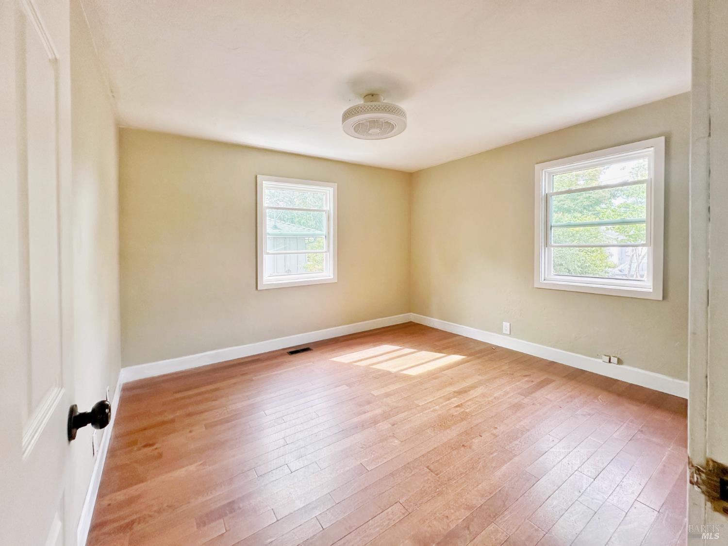 Detail Gallery Image 10 of 44 For 10 Joan Ave, Novato,  CA 94947 - 3 Beds | 1 Baths