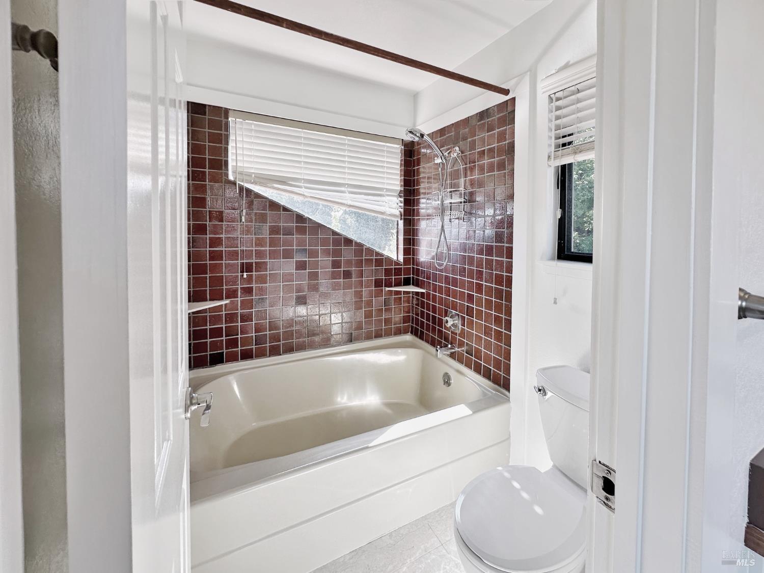 Detail Gallery Image 53 of 84 For 172 Great Circle Dr, Mill Valley,  CA 94941 - 4 Beds | 2/1 Baths