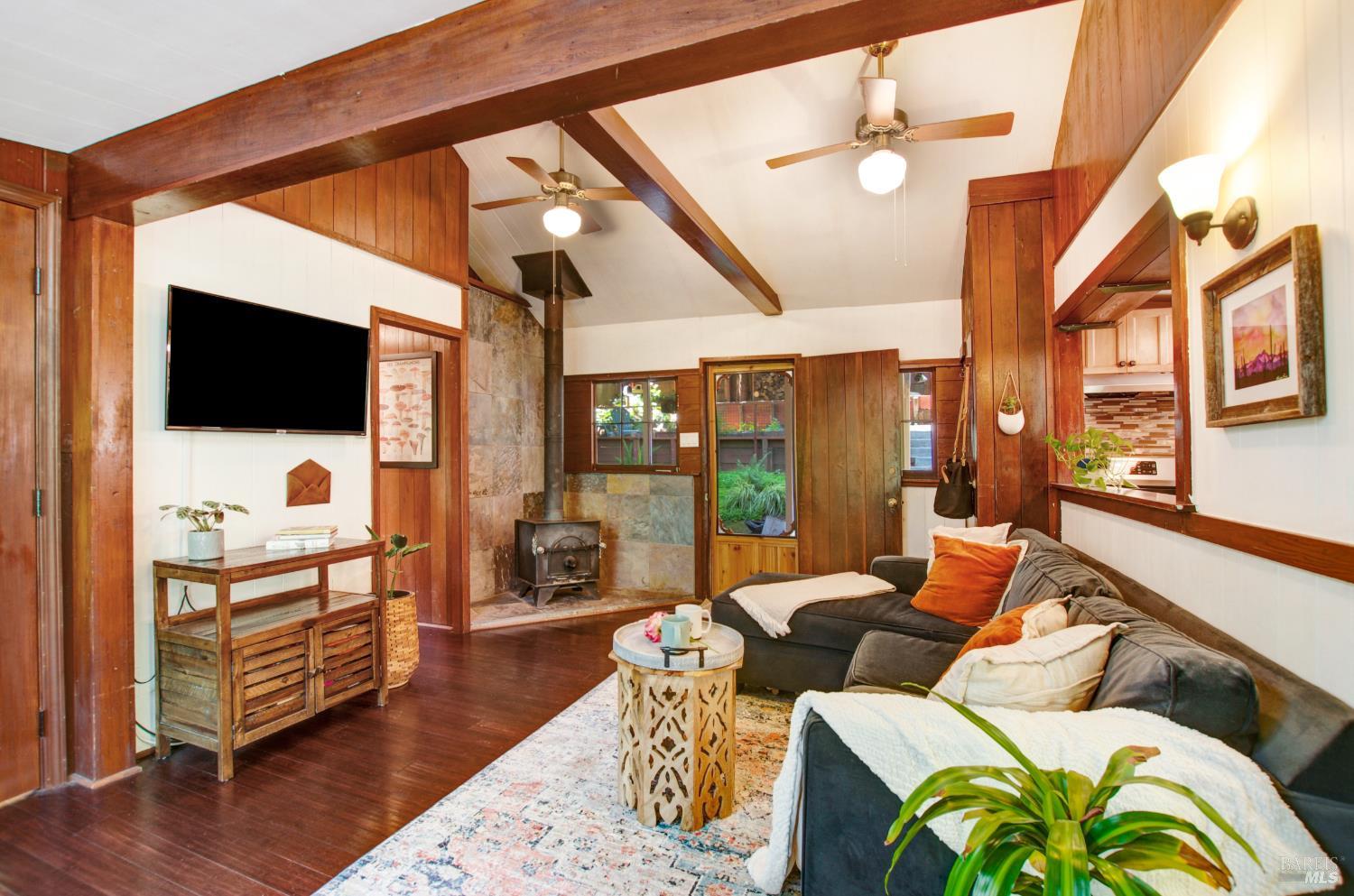 Detail Gallery Image 8 of 39 For 10236 Old River Rd, Forestville,  CA 95436 - 2 Beds | 2 Baths