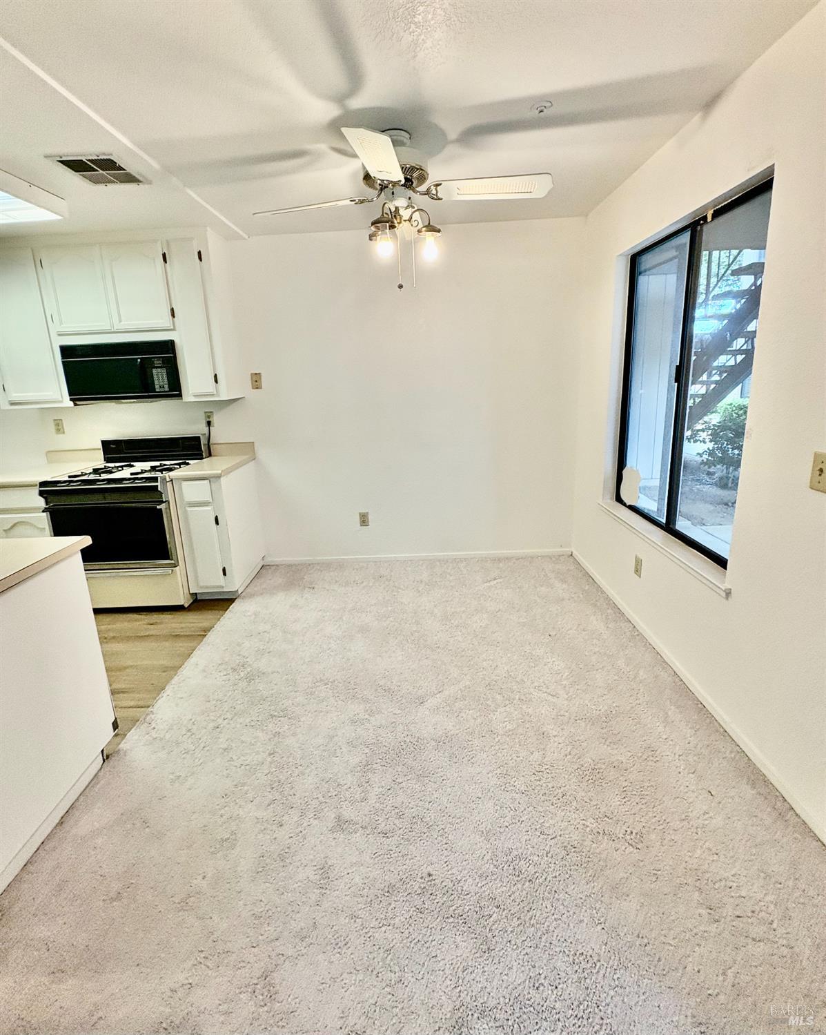 Detail Gallery Image 3 of 7 For 1801 Marshall Rd #403,  Vacaville,  CA 95687 - 1 Beds | 1 Baths