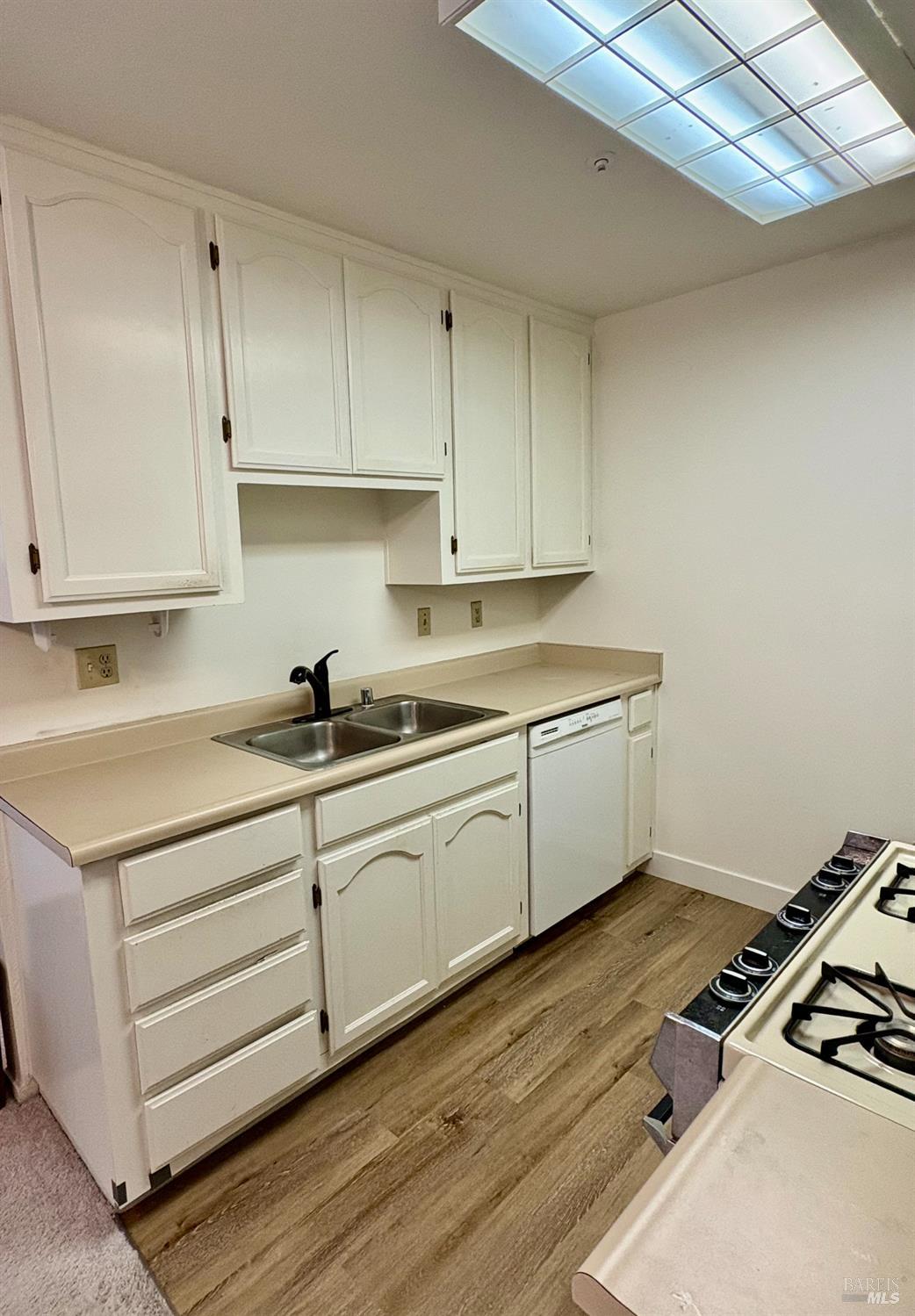 Detail Gallery Image 4 of 7 For 1801 Marshall Rd #403,  Vacaville,  CA 95687 - 1 Beds | 1 Baths