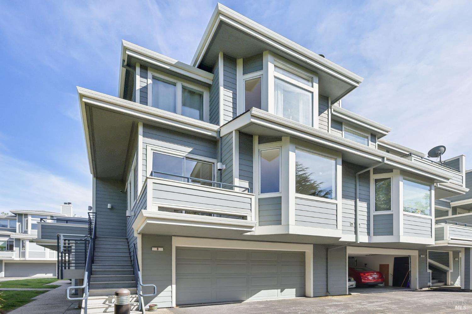 Detail Gallery Image 1 of 28 For 9 Gable Ct, San Rafael,  CA 94903 - 3 Beds | 2 Baths