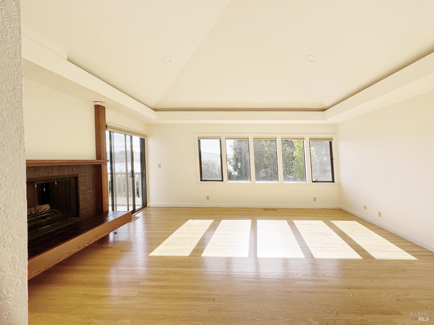 Detail Gallery Image 18 of 84 For 172 Great Circle Dr, Mill Valley,  CA 94941 - 4 Beds | 2/1 Baths