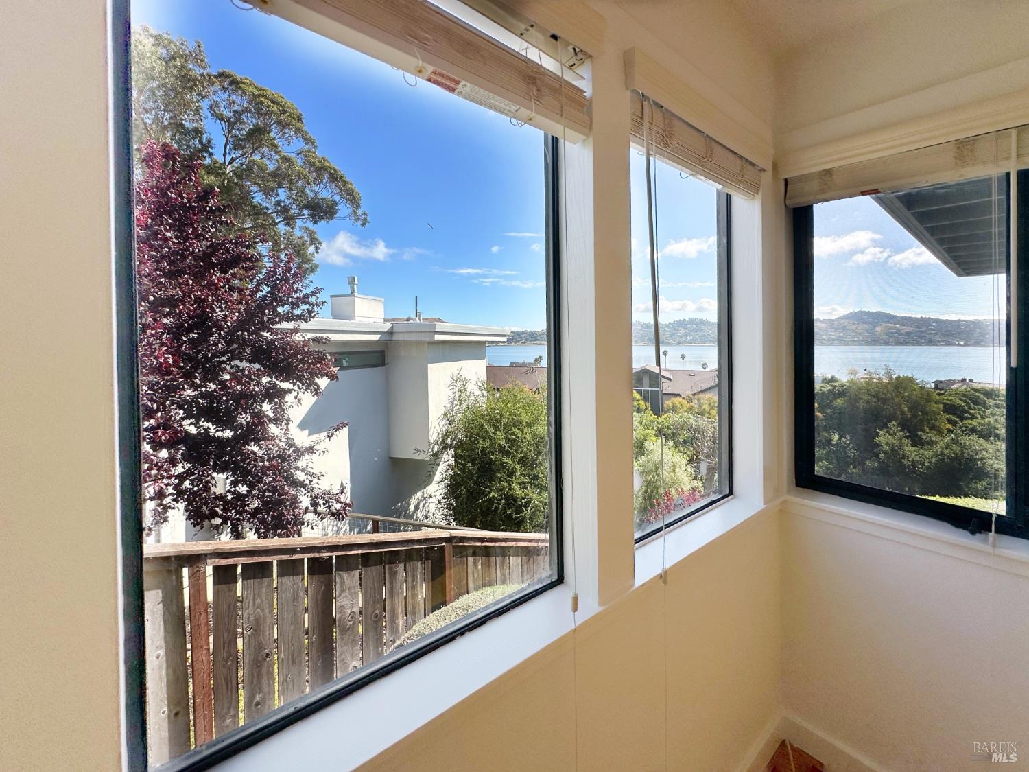 Detail Gallery Image 9 of 84 For 172 Great Circle Dr, Mill Valley,  CA 94941 - 4 Beds | 2/1 Baths