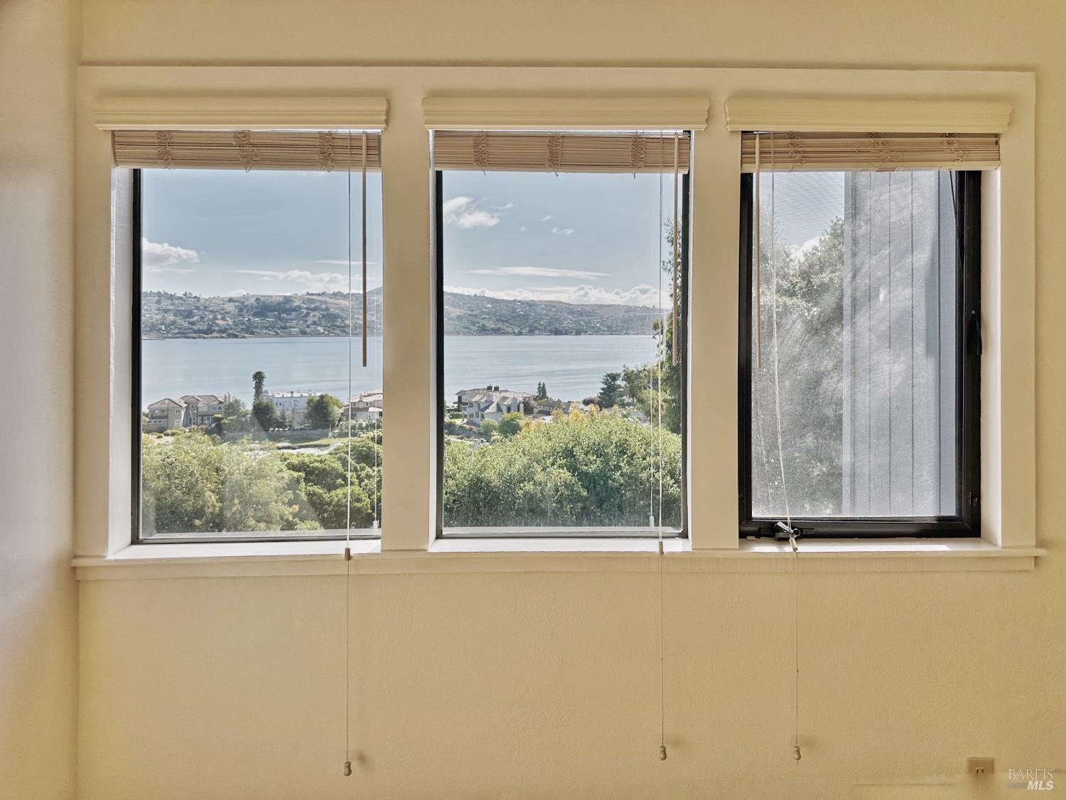 Detail Gallery Image 45 of 84 For 172 Great Circle Dr, Mill Valley,  CA 94941 - 4 Beds | 2/1 Baths