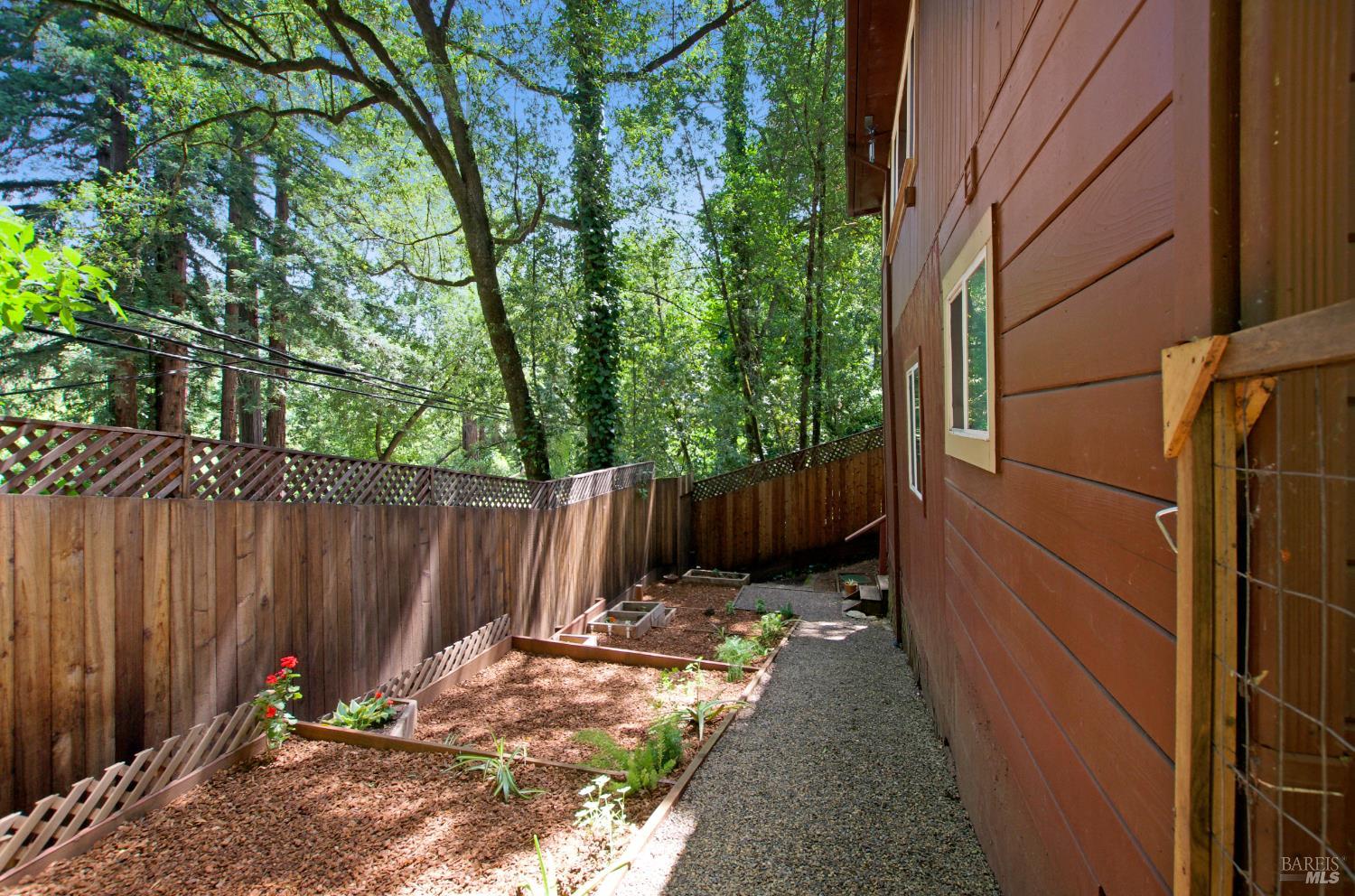 Detail Gallery Image 27 of 39 For 10236 Old River Rd, Forestville,  CA 95436 - 2 Beds | 2 Baths