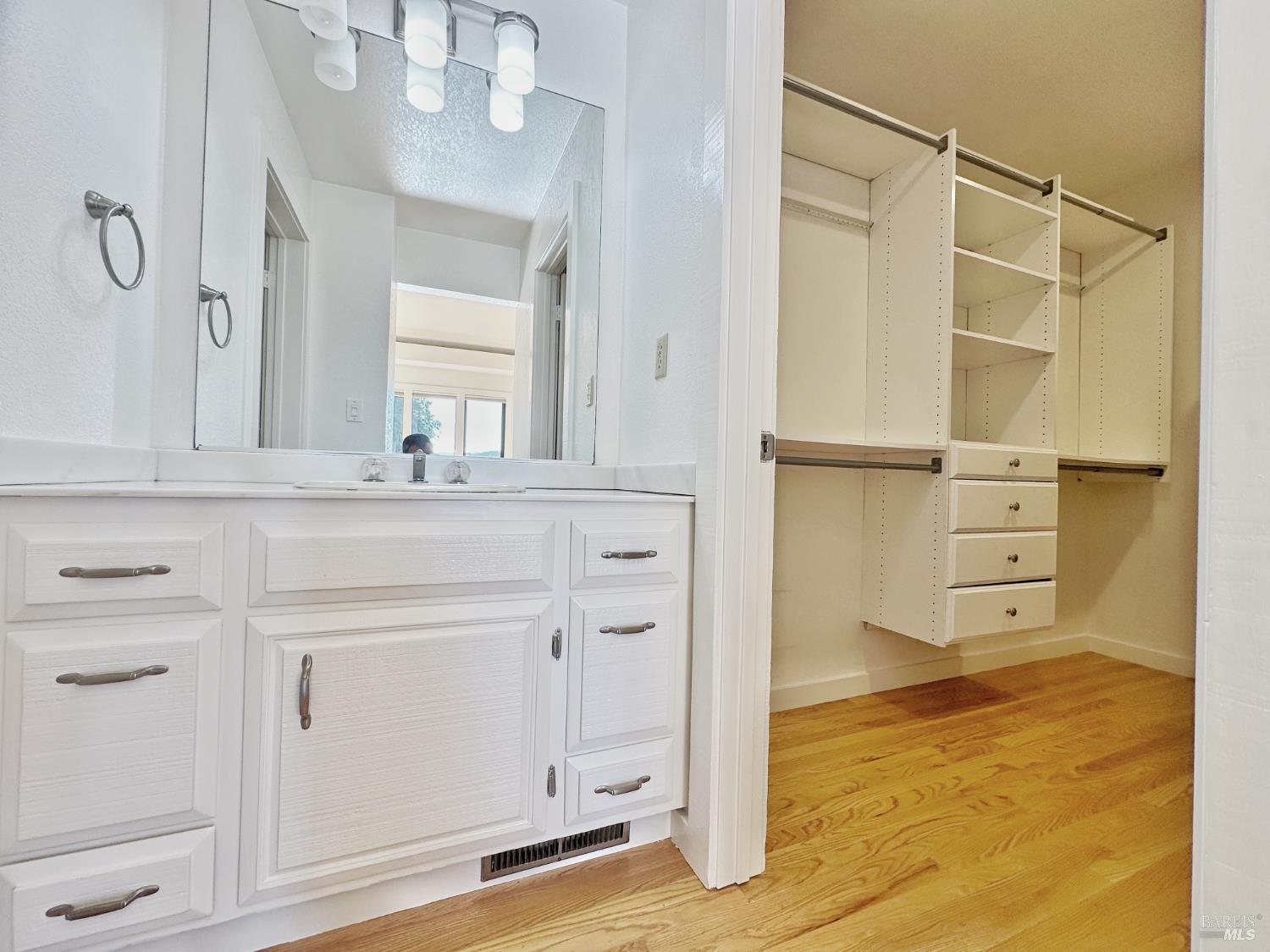 Detail Gallery Image 26 of 84 For 172 Great Circle Dr, Mill Valley,  CA 94941 - 4 Beds | 2/1 Baths
